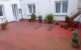 Una casa de campo en la ciudad, con patio -Parking gratis